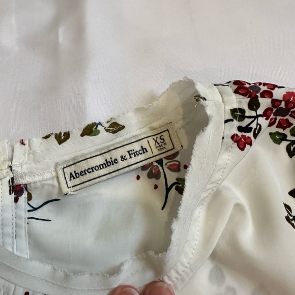 Abercrombie & Fitch Women White Floral Short Sleeve Top Polyester Size XS EUC - Picture 3 of 8